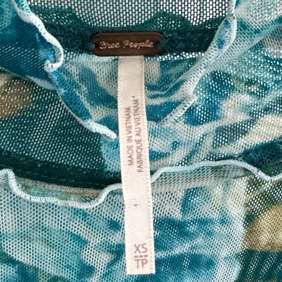 XS Free People long sleeve top. Great condition, only worn once. Beautiful color - Picture 2 of 6